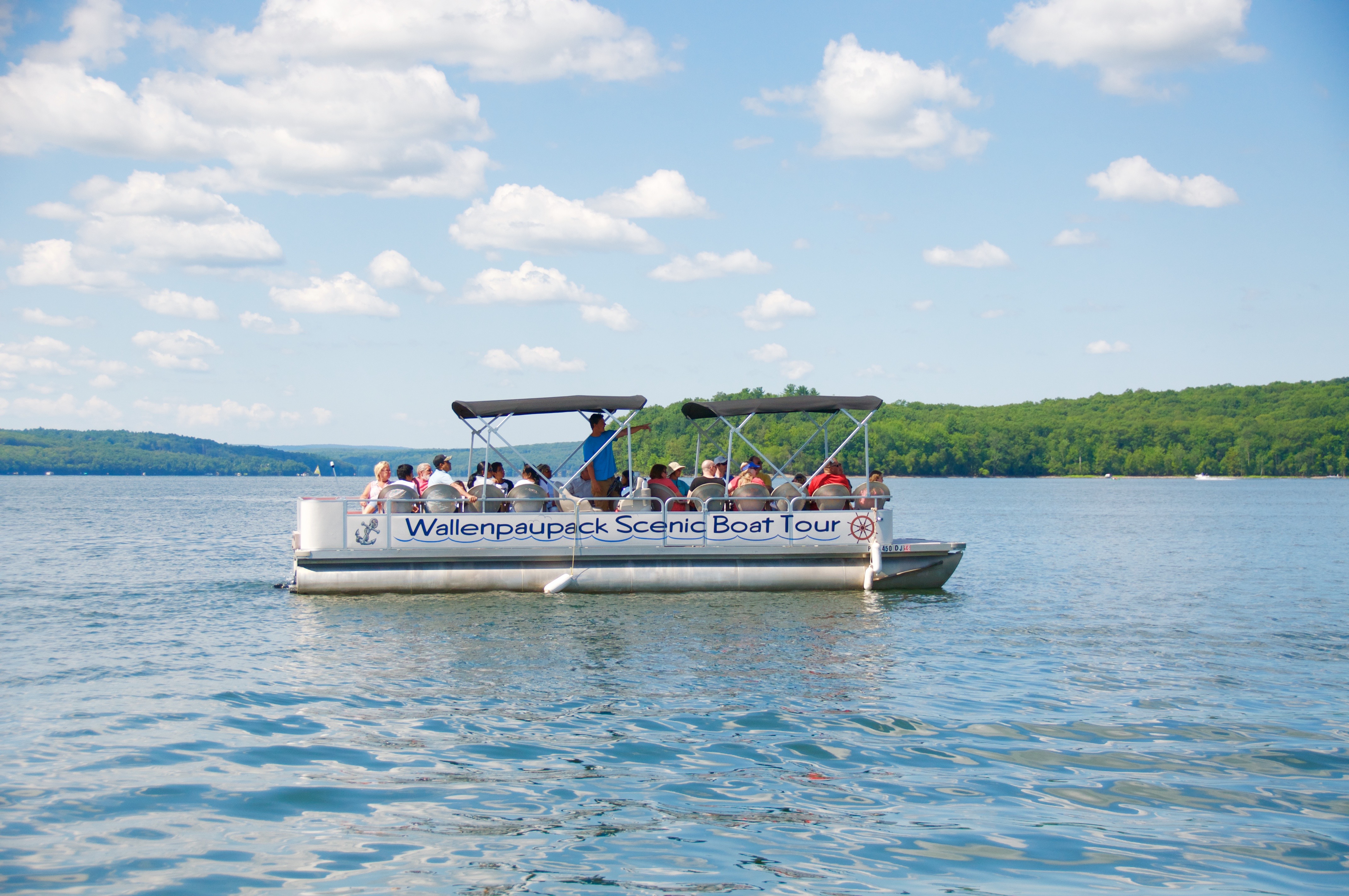 Wallenpaupack-Boat-Tour-sight-seeing